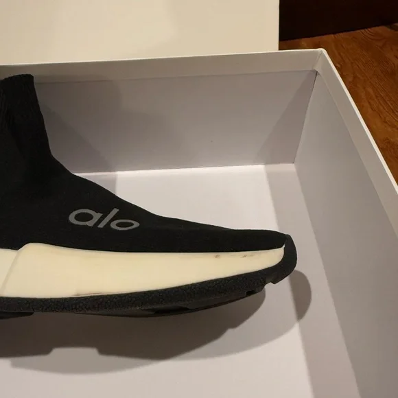 Alo Yoga Velocity Knit Black Sneakers - Picture 3 of 8